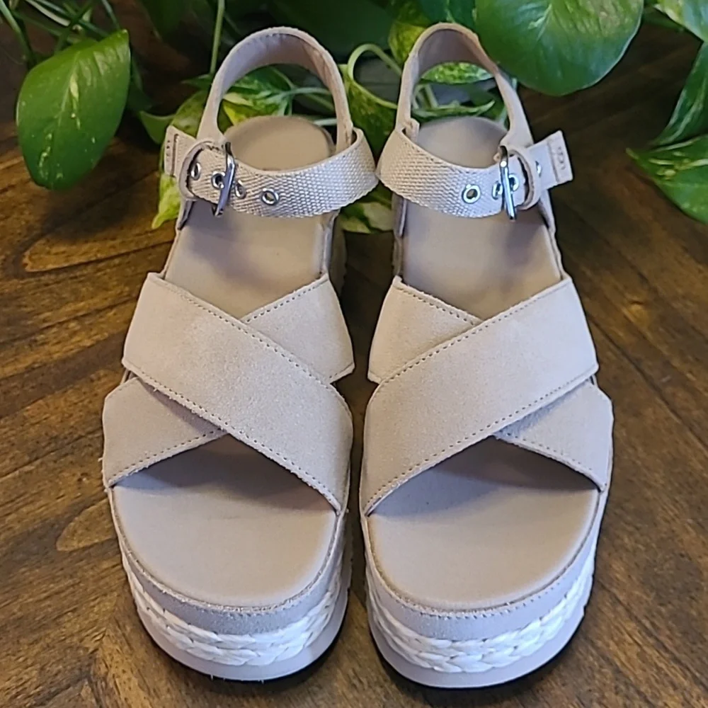 UGG Aubrey Platform sandals